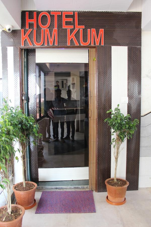 Hotel Kum Kum Adalaj エクステリア 写真