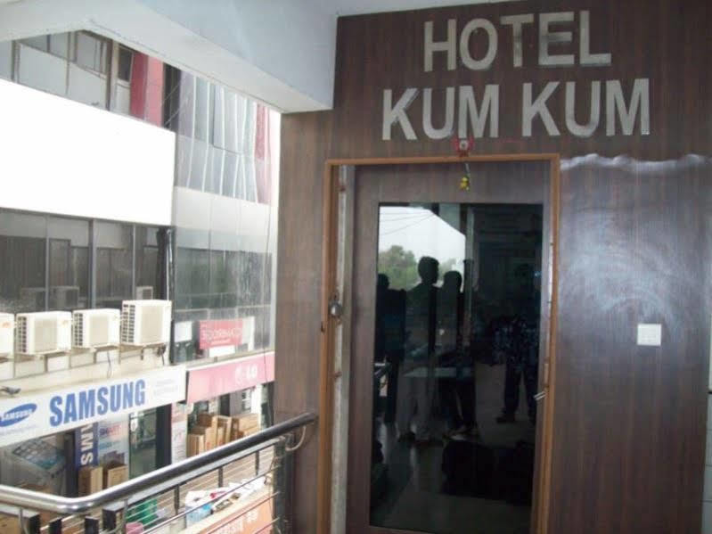 Hotel Kum Kum Adalaj エクステリア 写真